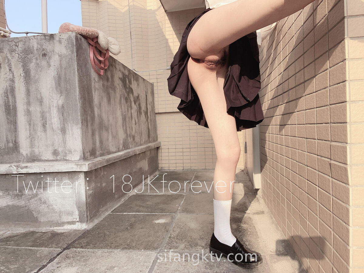 《重磅??福利》万人求购OnlyFans极品百变COS女神反差婊嫩妹minichu收费自拍视图各种制服自慰挑逗180P 9V